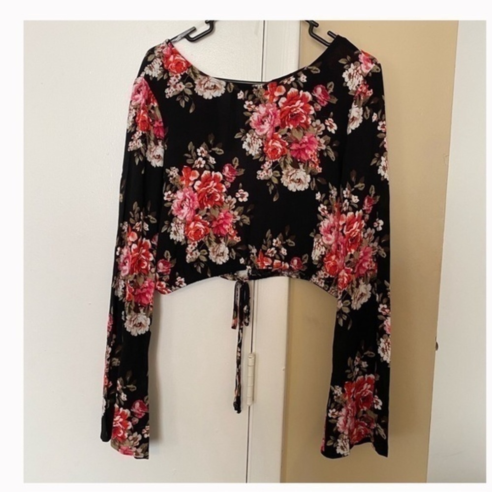 Polly & Esther Women Floral Crop Top with Flared Long Sleeves Size Large